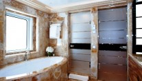 EXCELLENCE V -  Separate His-Hers Bath